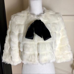 Min.imal Faux Fur Cream Cropped Coat
